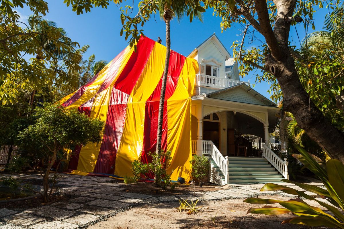 fumigation tenet being put on top of house