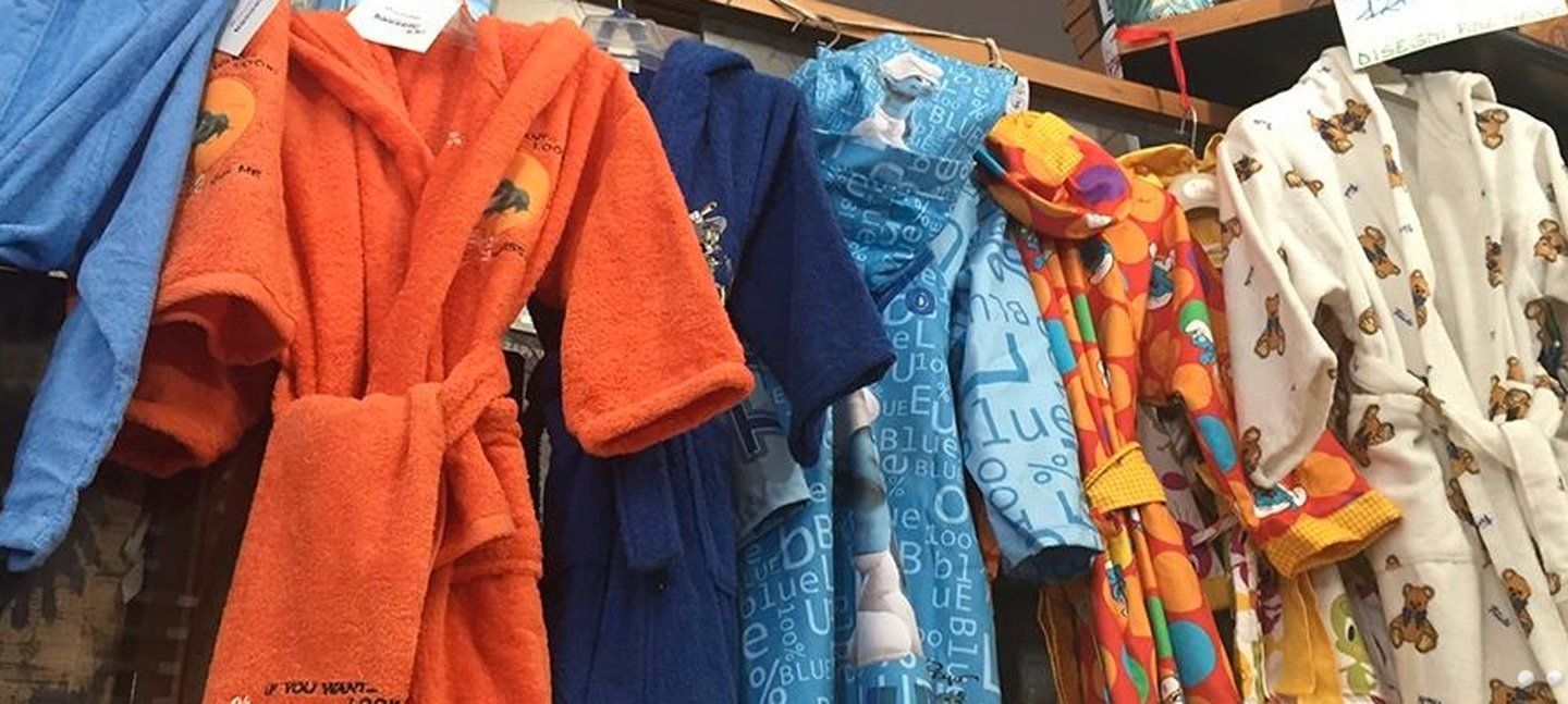 Assortimento di accappatoi colorati