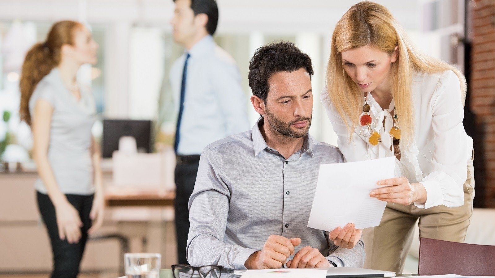 Team discussing a business client