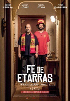 Un cartel de la película Fe de Étarras muestra a dos hombres de pie uno al lado del otro en una puerta.