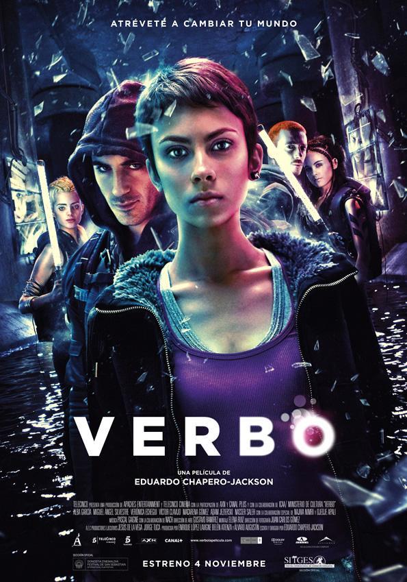 Un cartel de la película Verbo muestra a una mujer parada frente a un grupo de personas.