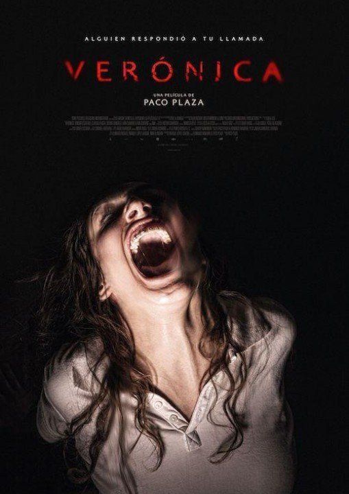 Un cartel de la película Verónica muestra a una mujer con la boca abierta.