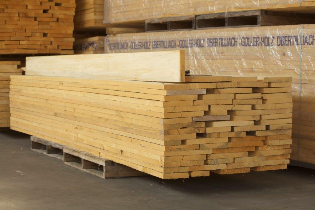 Assi di legno tagliate
