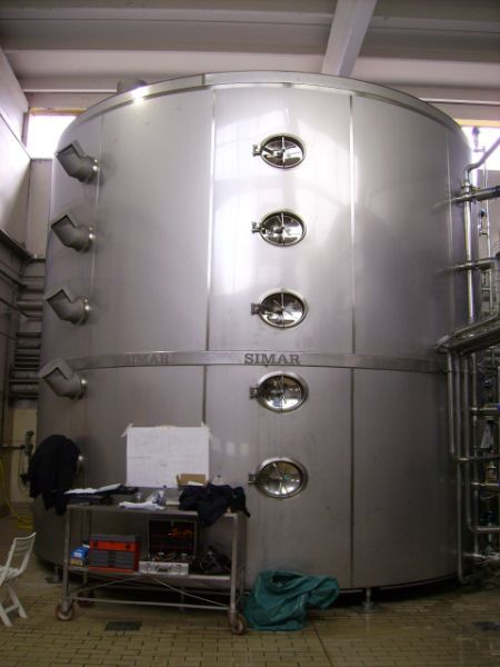 Affioratore multipiano per produzione casearia