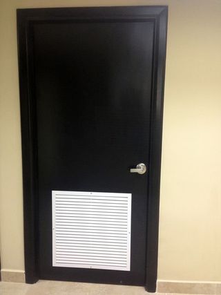 Puertas lisa con ventilación