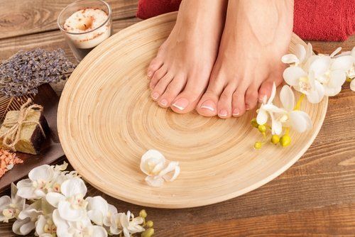 piedi dopo pedicure