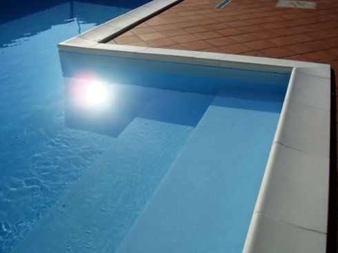 Piscina con scalinate