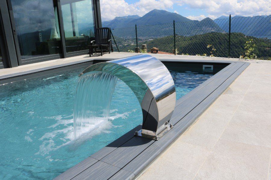 Piscina interrata con gioco d'acqua