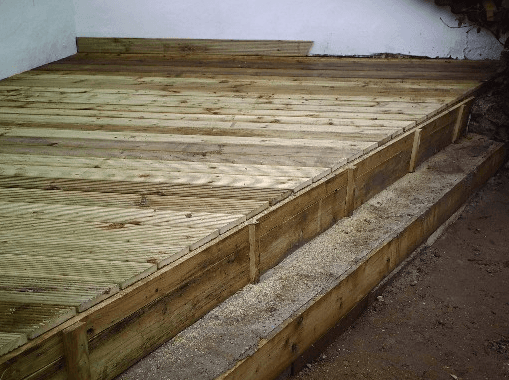 Terrasse mit Stufe