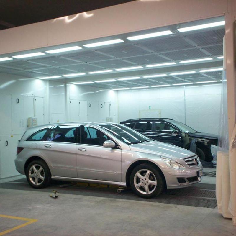 macchine in un garage