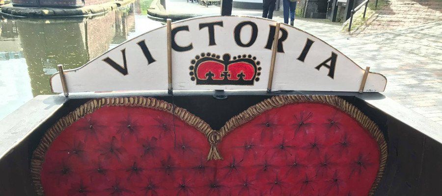 Deck boat for hire