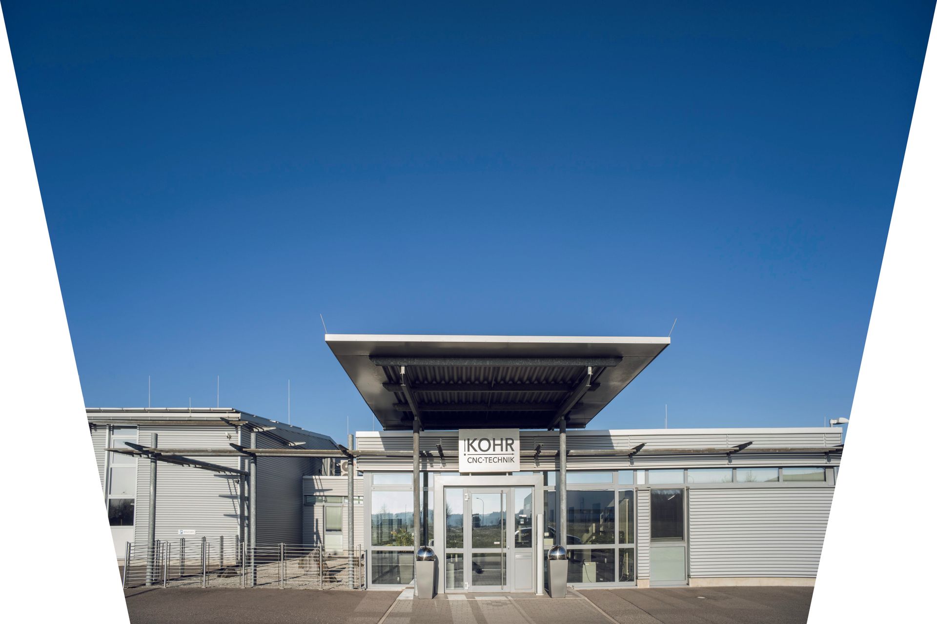 Kiosk building with a metal canopy;