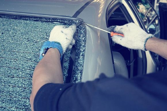 removal of broken windscreen