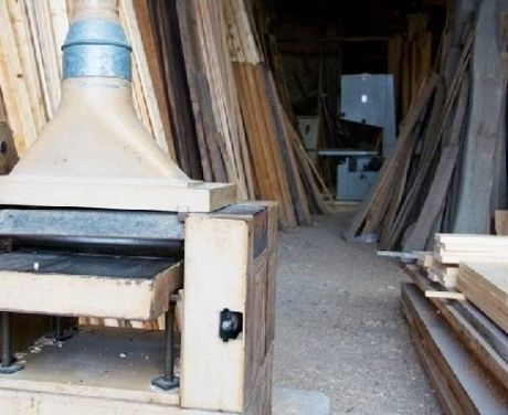assortimento legno in magazzino