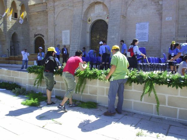 Allestimento visita papale a Santa Maria di Leuca