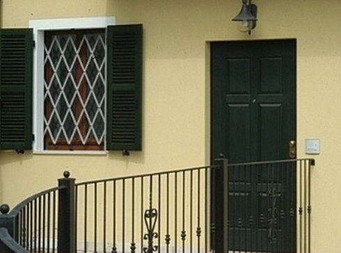 portoni e finestre