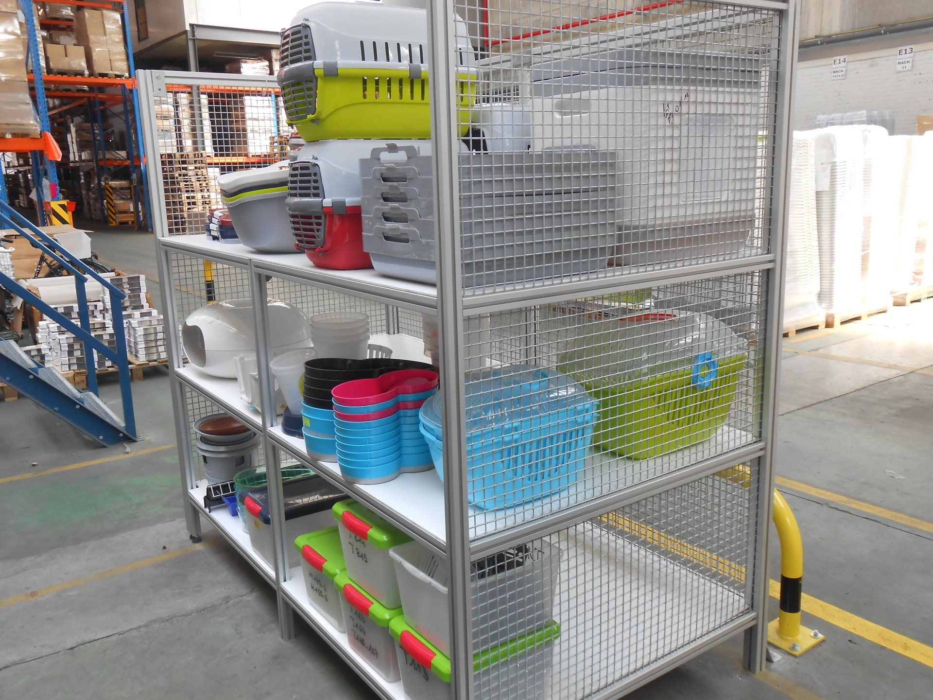 rayonnage en profilés aluminium  Alumes Ledegem