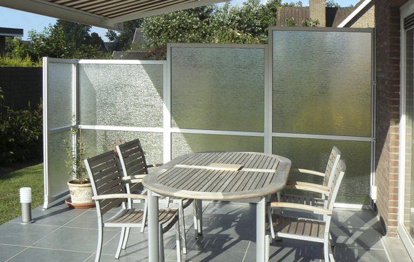 terras windscherm gemaakt met aluminiumprofielen Alumes; windshield for patio