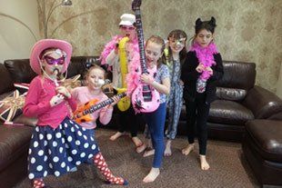 Add glamour to your child's party in Gillingham, call Sparkles Glitter Party on 01634 562 674 or 07960 256 914 Add glamour to your child's party in Gillingham, call Sparkles Glitter Party on 01634 562 674 or 07960 256 914
