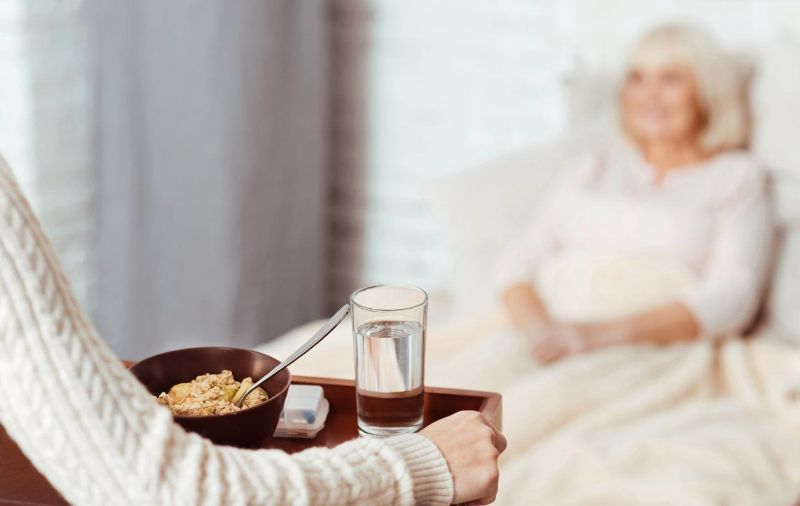 colazione per donna anziana
