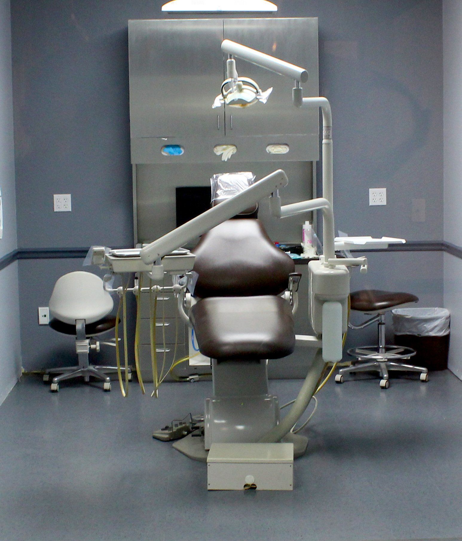 Lucent Dentistry in Austin Tx. A dental office with a dental chair and chairs