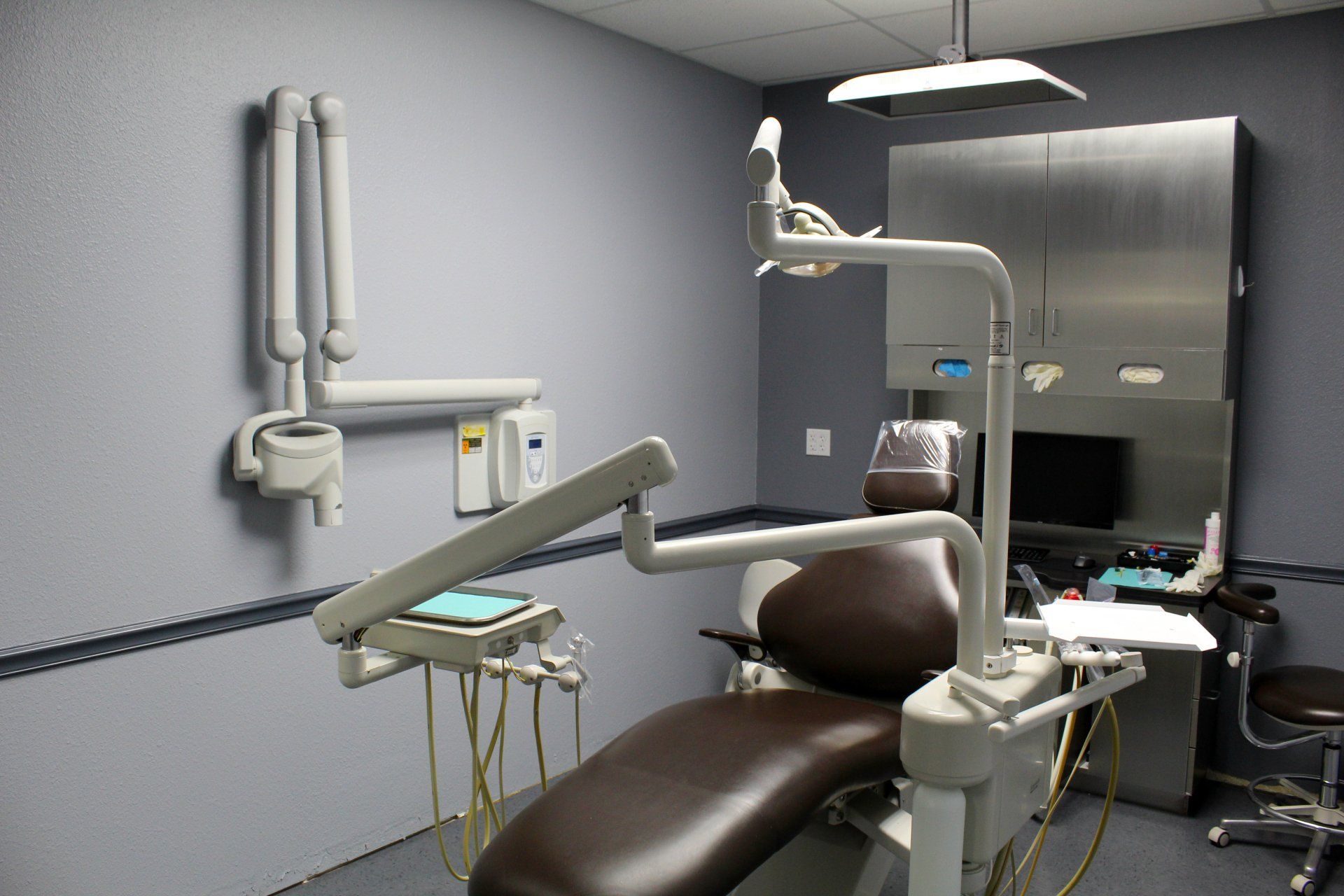 Lucent Dentistry in Austin Tx. A dental office with a dental chair and dental equipment