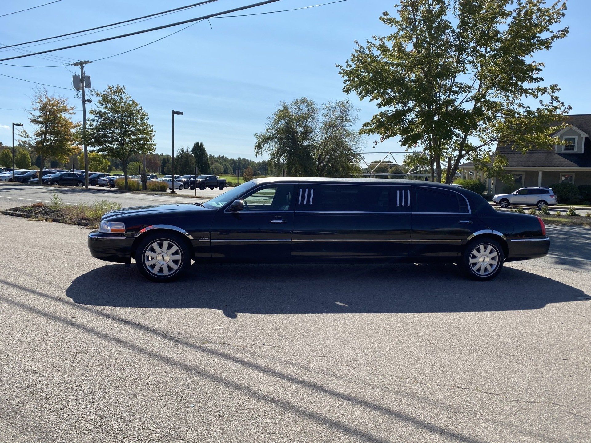 10 passenger limousine- Bridgewater MA Extreme Limousine