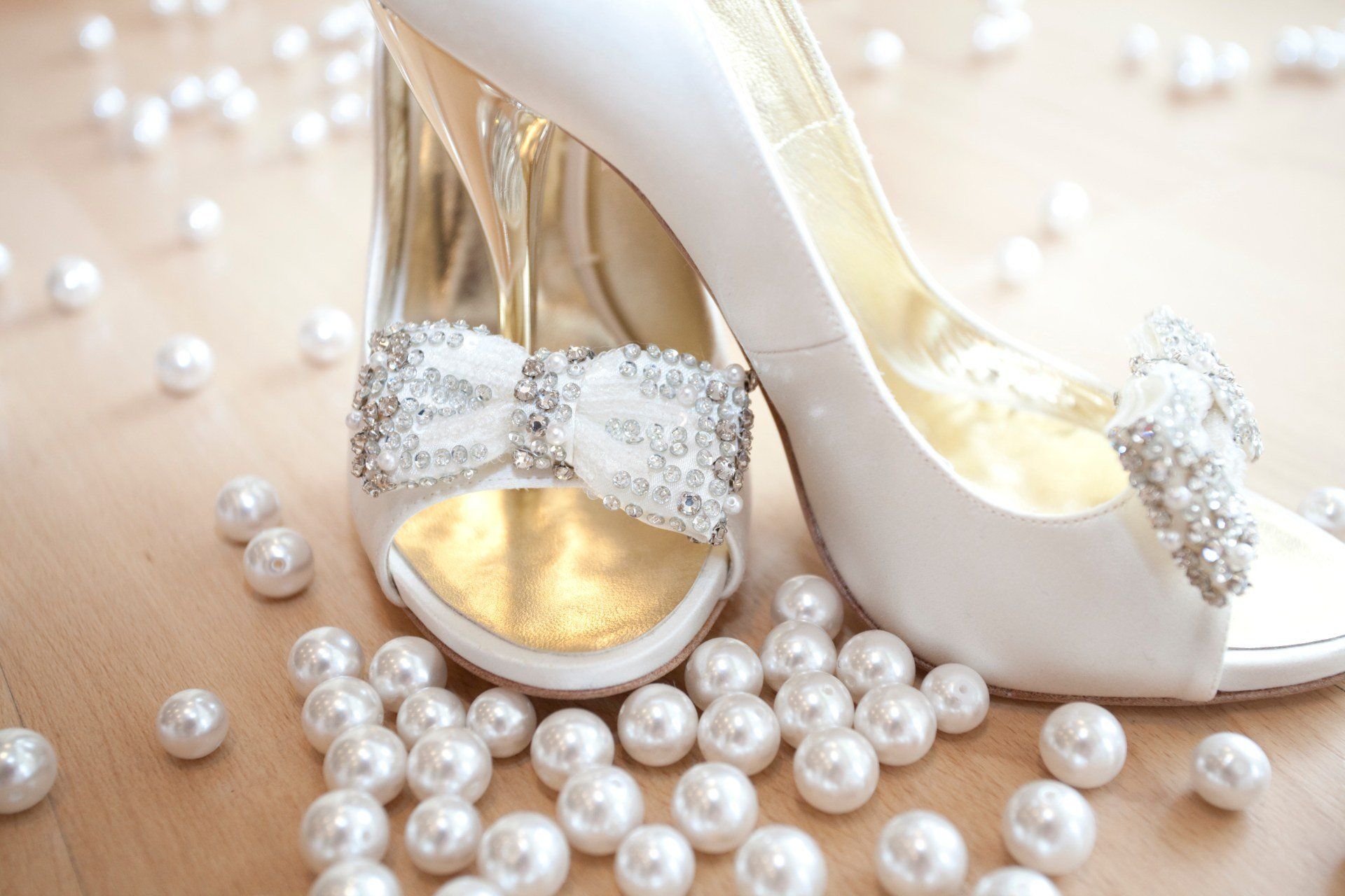 accessori per abiti da sposa, dalla scarpe all'intimo