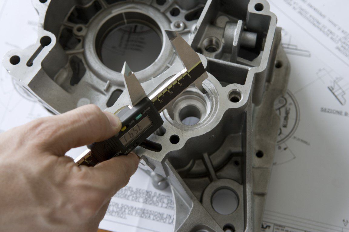 controllo di una componente in metallo pressofuso