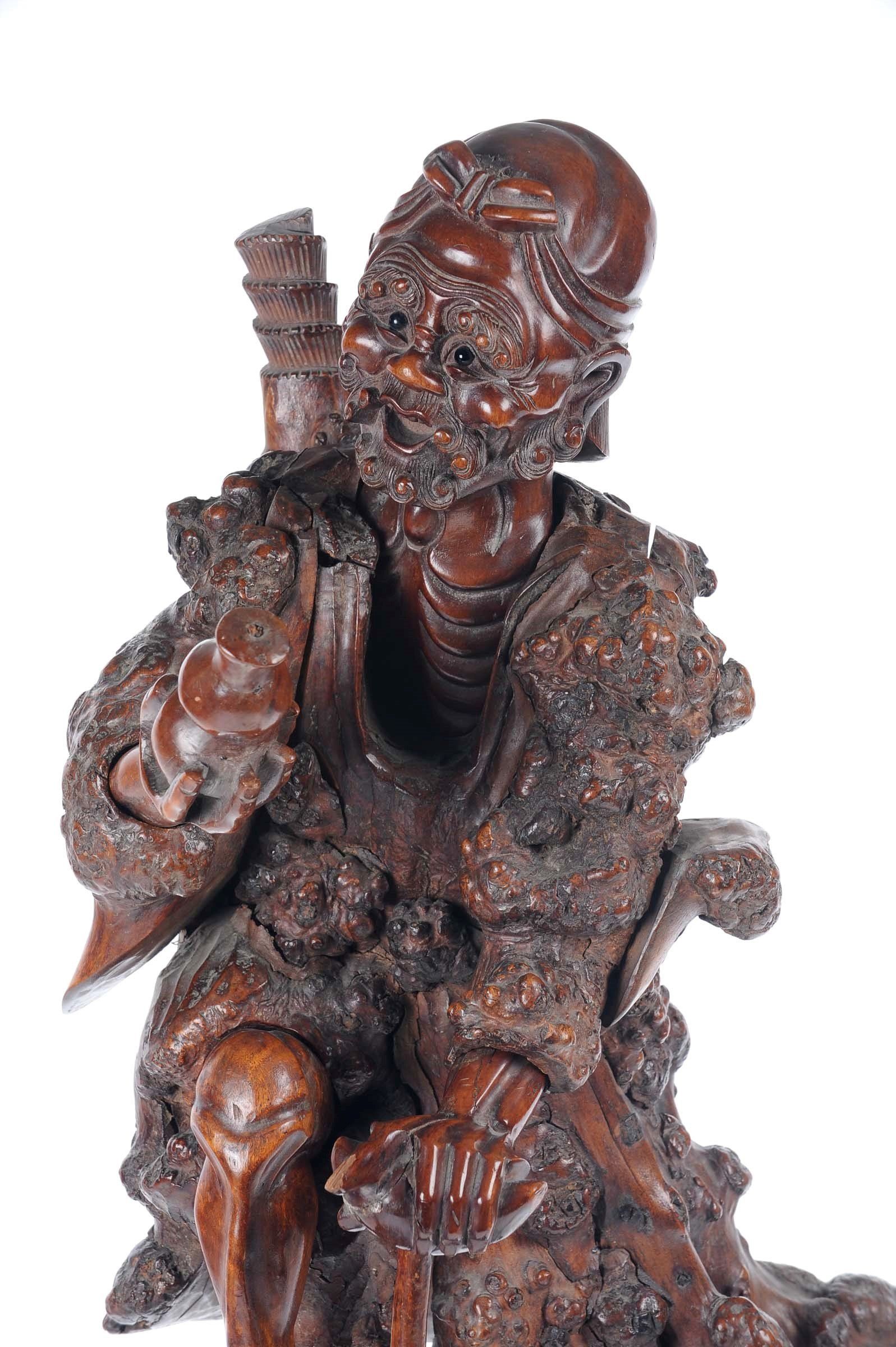 Scultura in legno intagliato