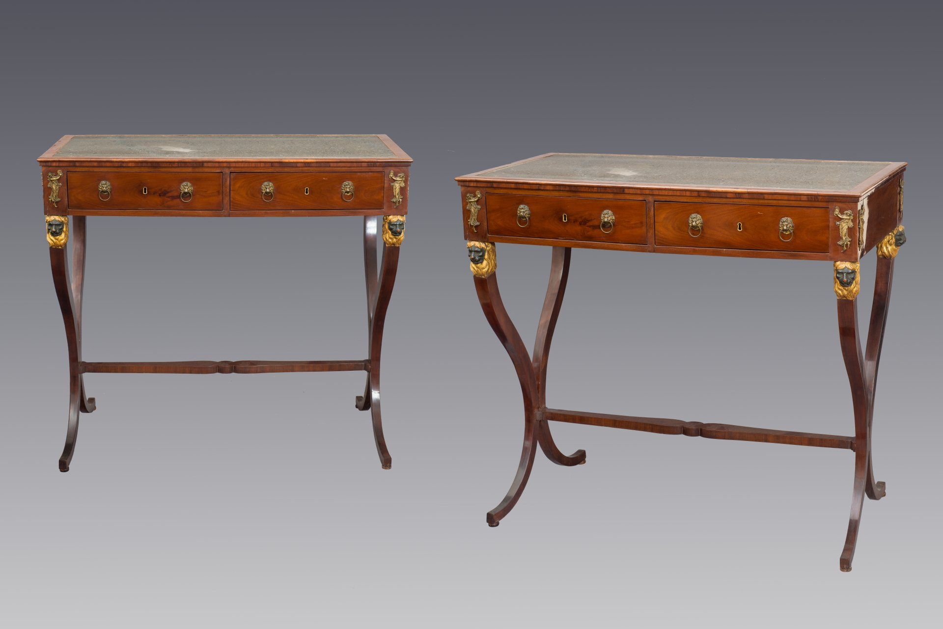 Coppia di consolle in legno di mogano d'antiquariato