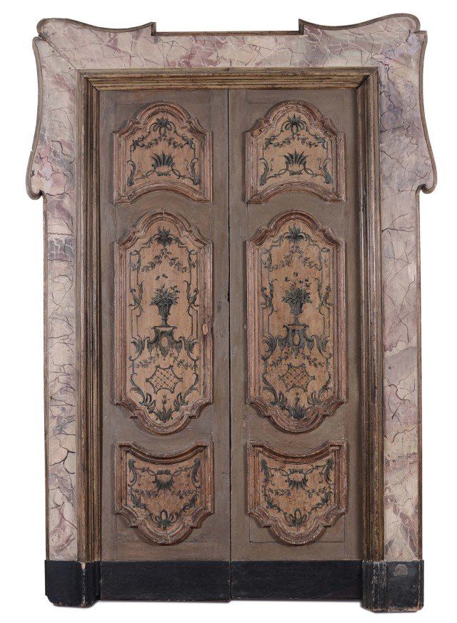 Porta a due ante stile Luigi XV completa di mostra laccata e dipinta