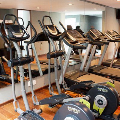 foto servicio de gym en hotel suites aura cdmx