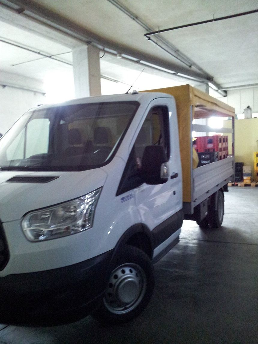 camion per la consegna di bibite all'ingrosso
