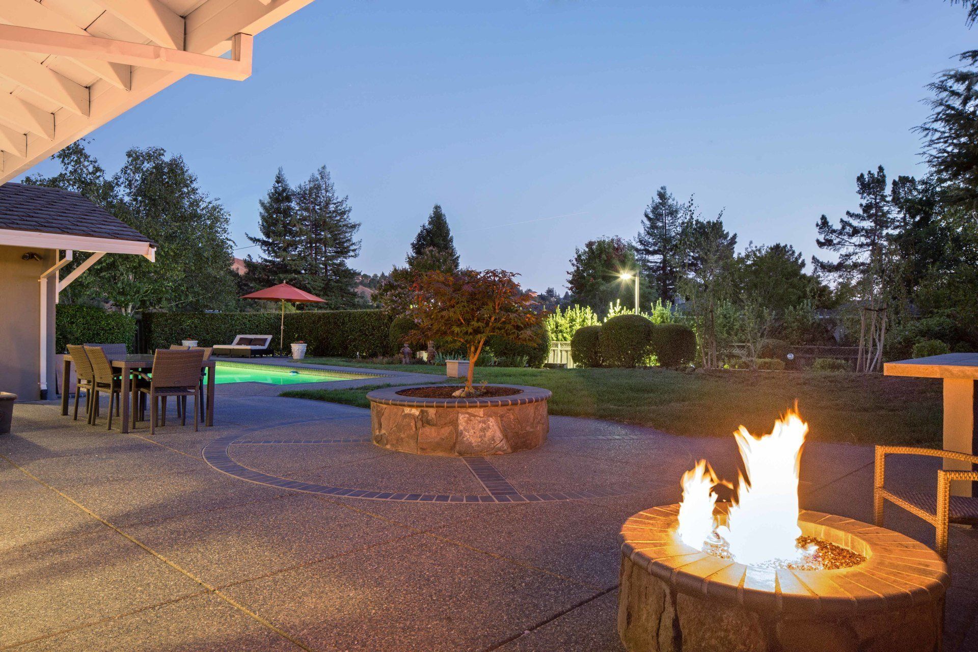 There is a fire pit in the middle of the patio.