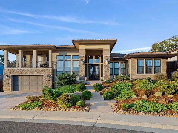 Elegant house with beautiful landscaping. Trust Sonia Immers, Top realtor in Rocklin, CA. to sell your house