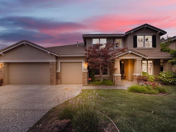 Large house with large windows and a spacious driveway. Sonia Immers: Best partner to Sell my House in Rocklin, CA