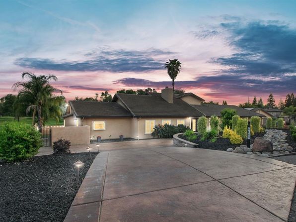 Bungalow house with a driveway and palm trees. Explore available homes for sale with Sonia Immers, Rocklin's best realtor