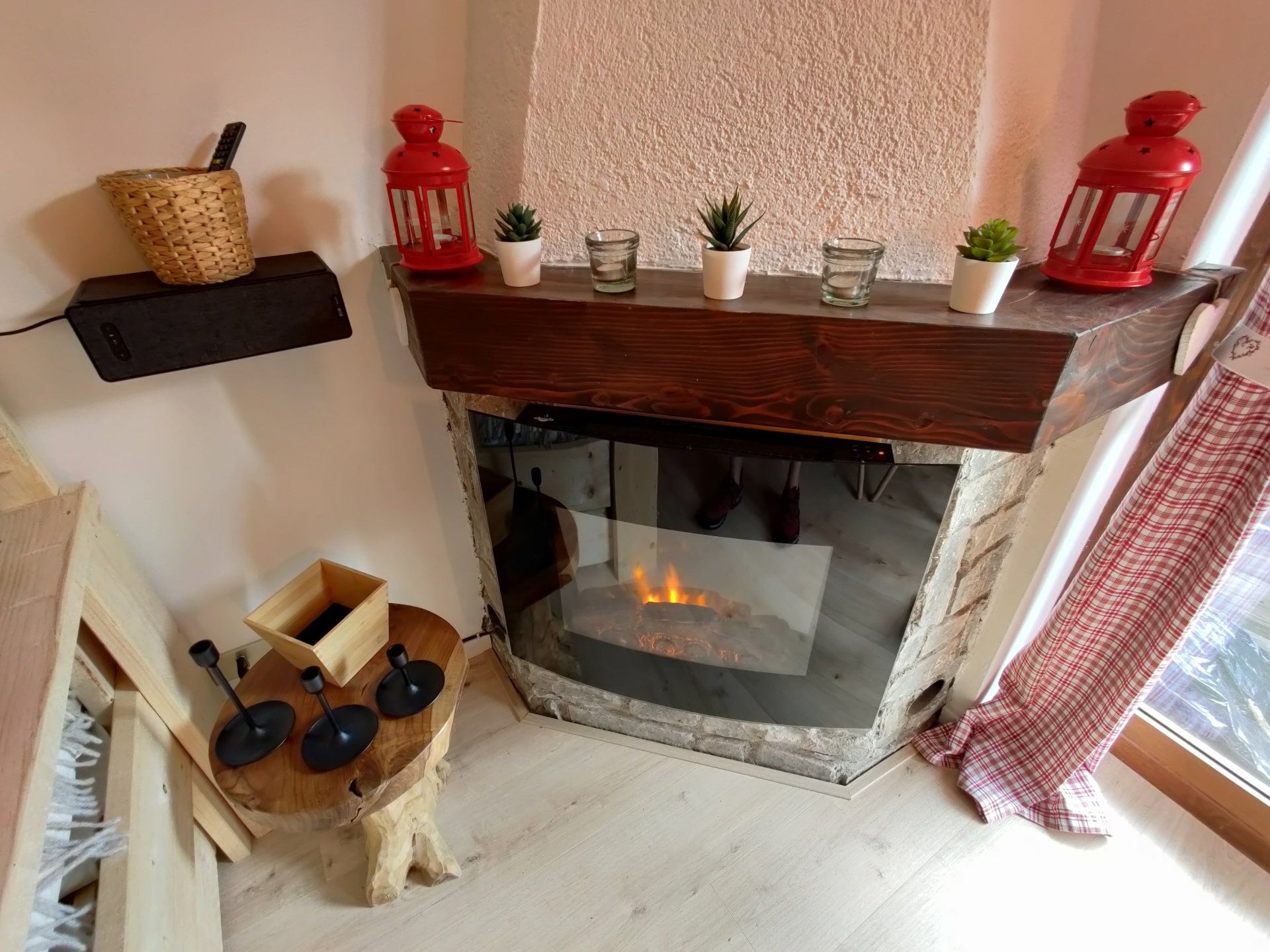 Close up picture of the electric fireplace