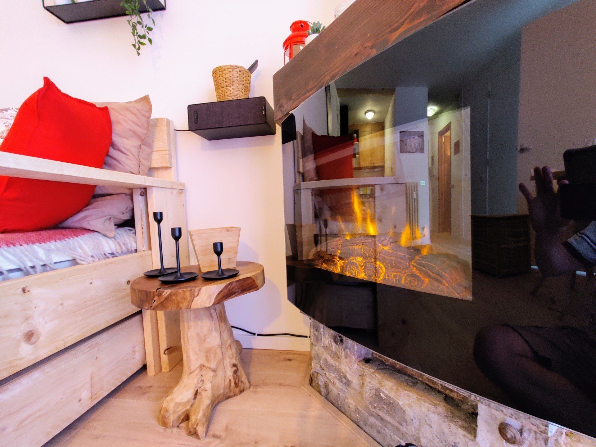 close up picture of the electric fireplace 