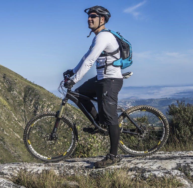 A man on a mountainbike enjoying the view.
