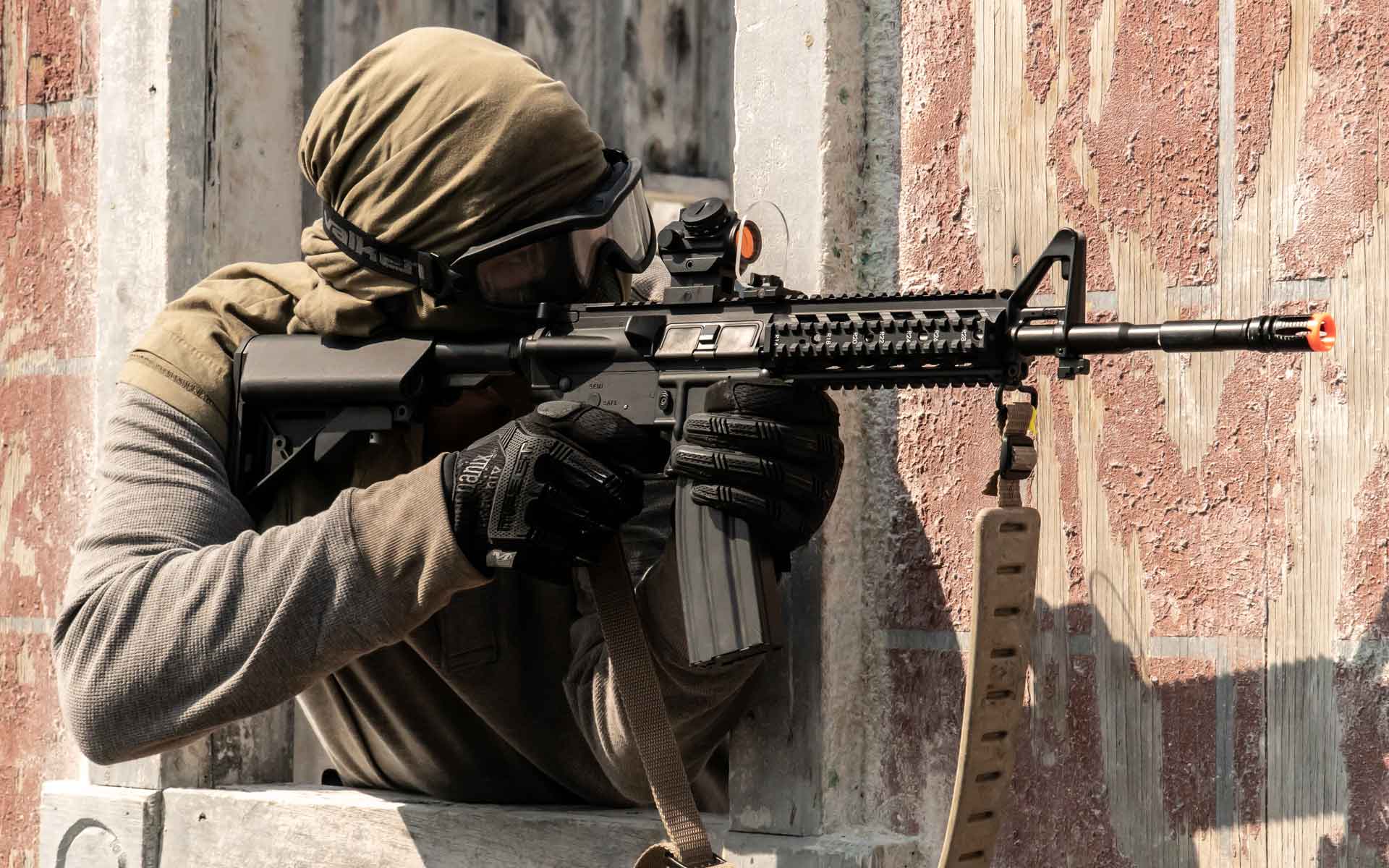 Play Airsoft