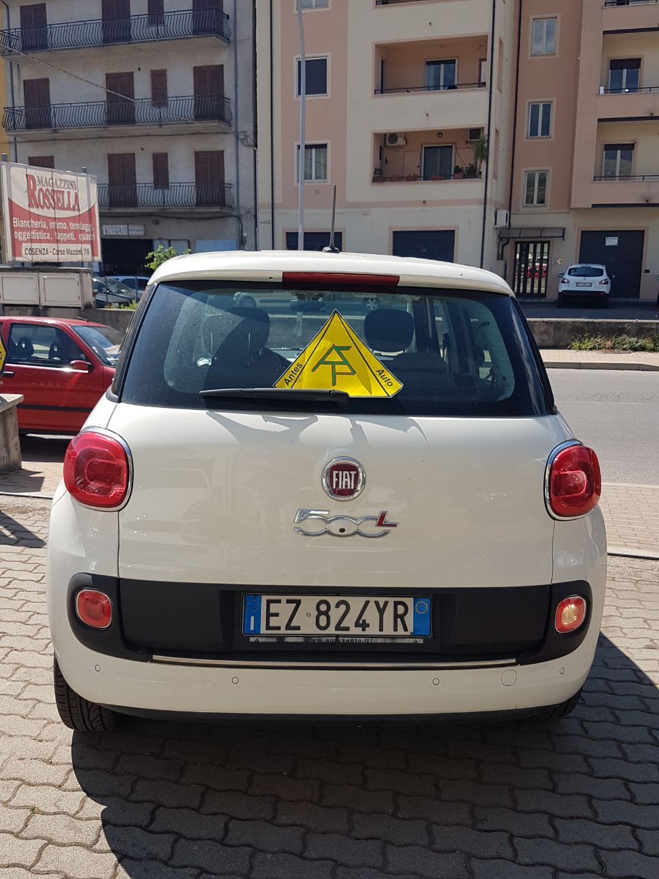 retro di automobile Fiat 500L