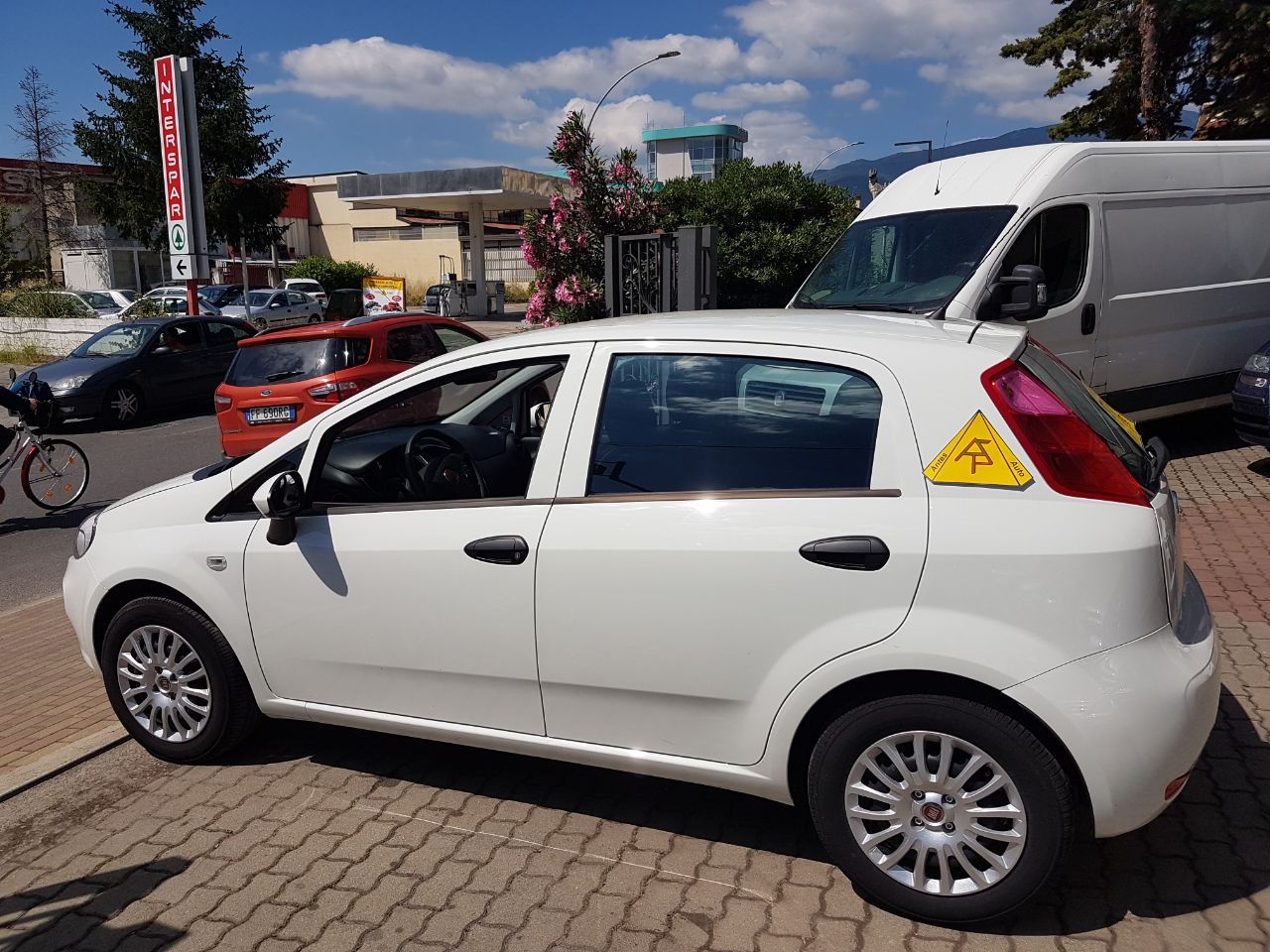 automobile Fiat Punto 5 porte