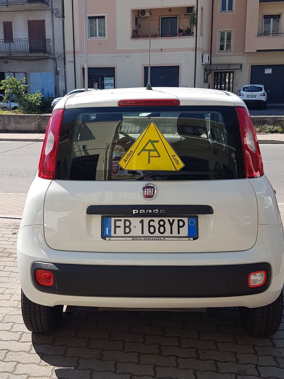 retro di un'automobile Fiat Panda