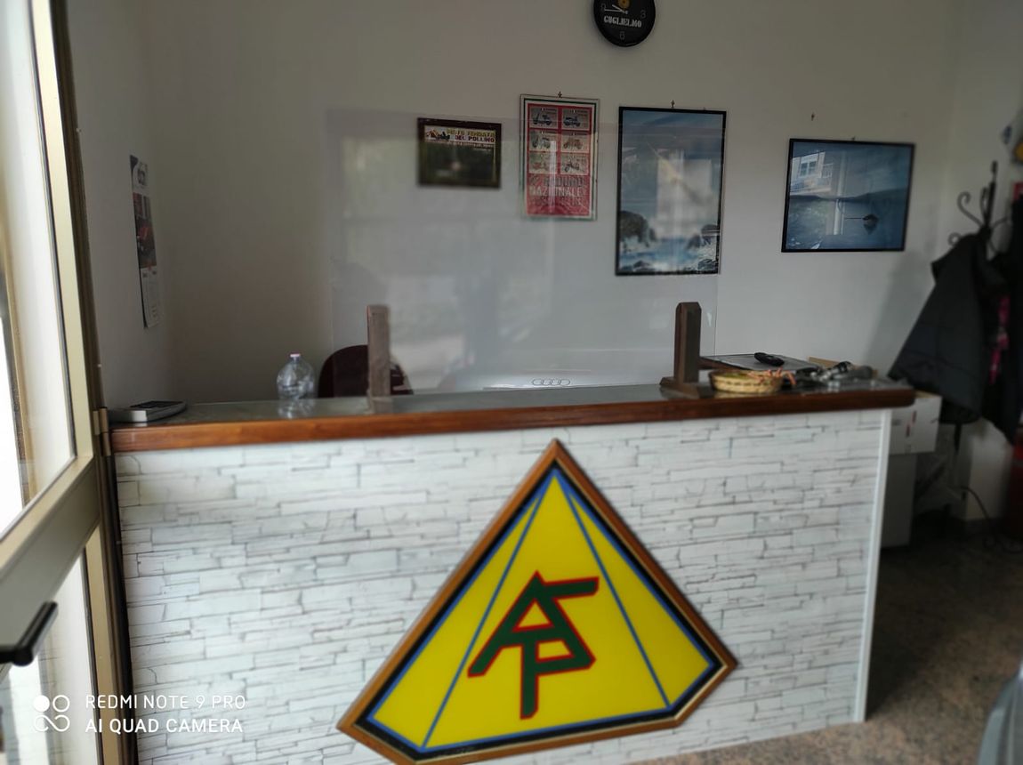 bancone di una concessionaria di automobili