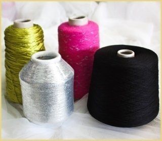 Filati di diversi colori