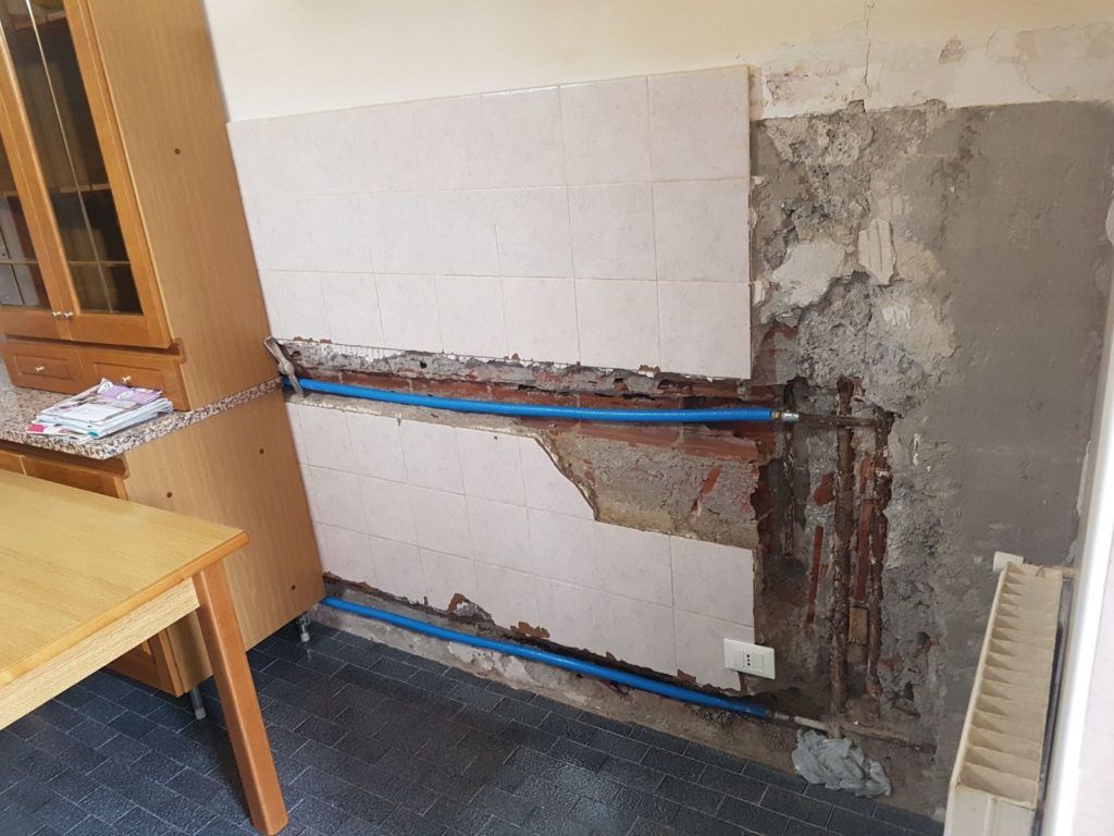 Riparazione di un muro interno