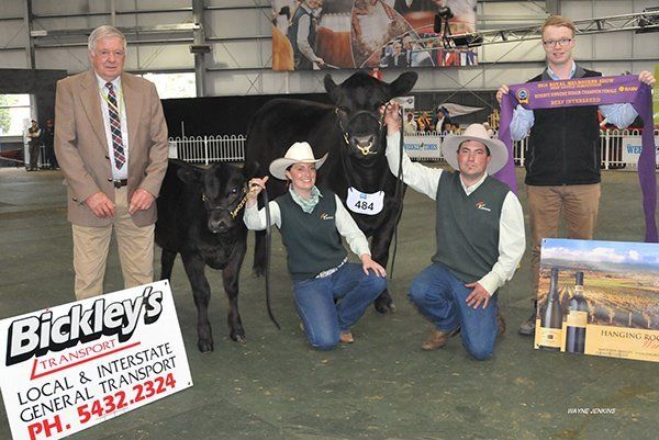 Sponsor of the Interbreed John Bickley with Reserve Champion Interbreed Female with Handler Lisha Basse, Mangalore, Vic, exhibitor Pat Halloran, Kyneton, Vic. Photo courtesy Wayne Jenkins.