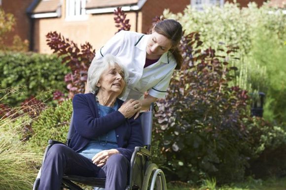 assistenza specializzata per anziani